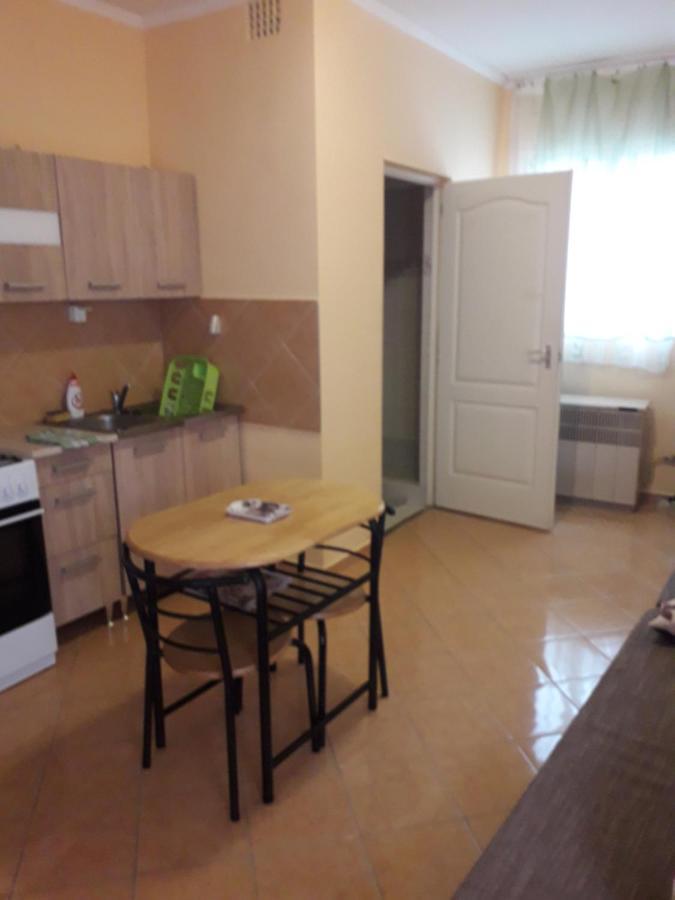 Napsugar Apartmanhaz バラトンレッレ エクステリア 写真