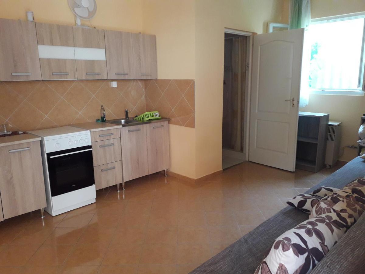 Napsugar Apartmanhaz バラトンレッレ エクステリア 写真