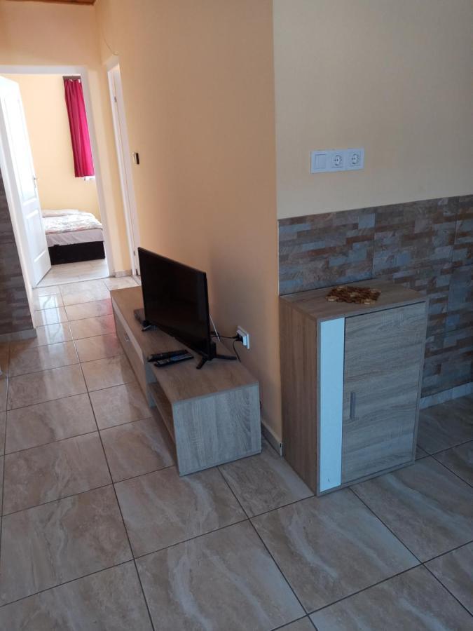 Napsugar Apartmanhaz バラトンレッレ エクステリア 写真