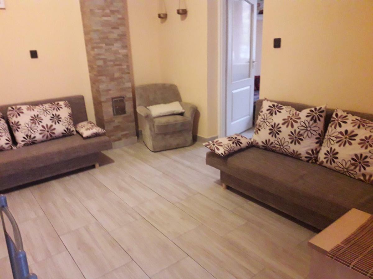 Napsugar Apartmanhaz バラトンレッレ エクステリア 写真